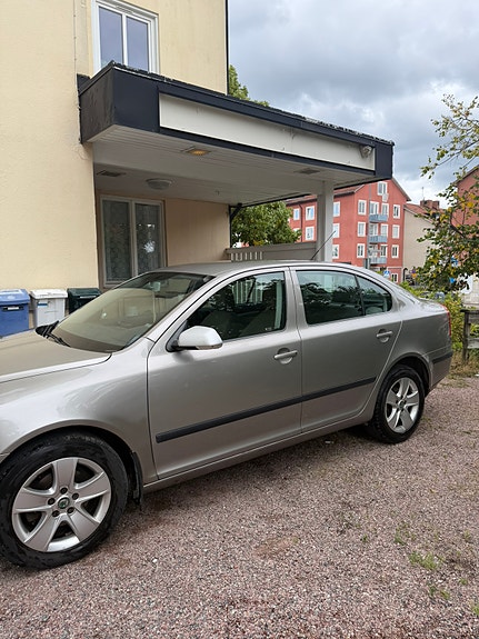 Skoda Octavia 2 of 7