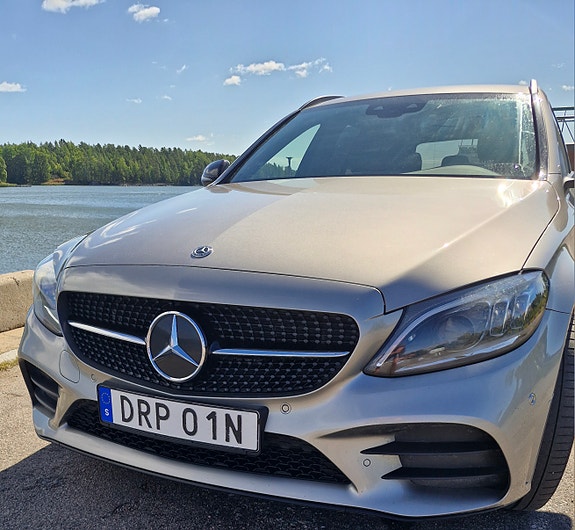 Mercedes-Benz C220 2 of 22