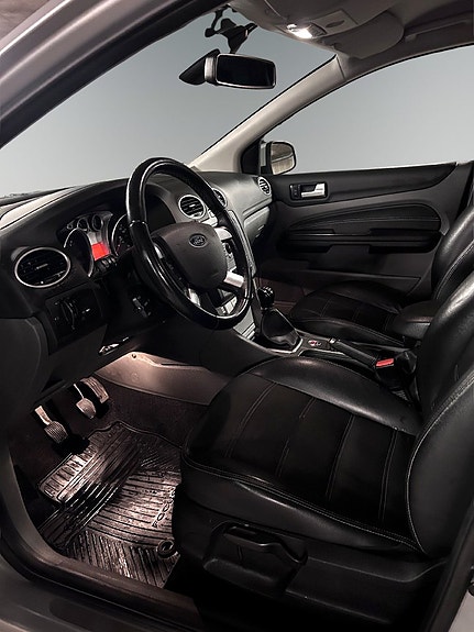 Ford Focus 9 of 17