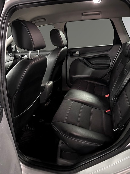Ford Focus 13 of 17