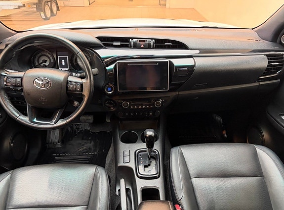 Toyota HiLux 8 of 11
