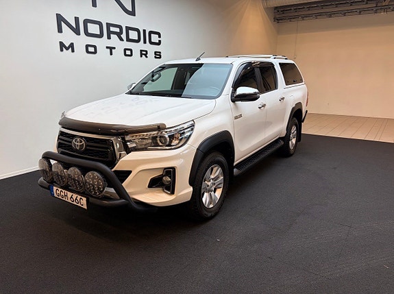 Toyota HiLux 2 of 11
