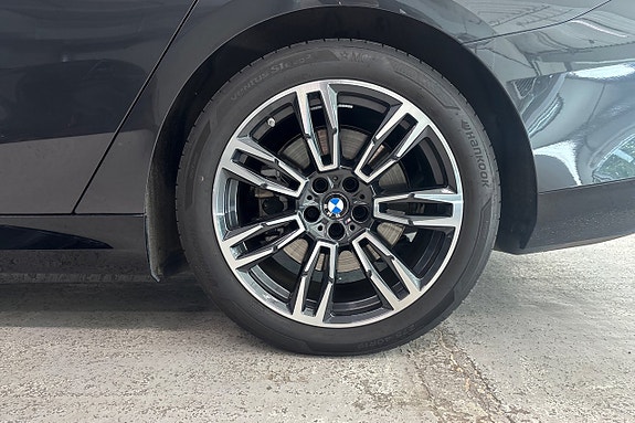 BMW i5 16 of 19