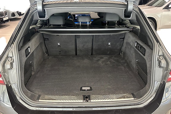 BMW i5 10 of 19