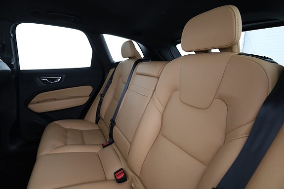 Volvo XC60 15 of 30