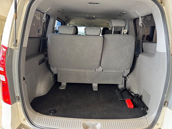 Hyundai H-1 13 of 21