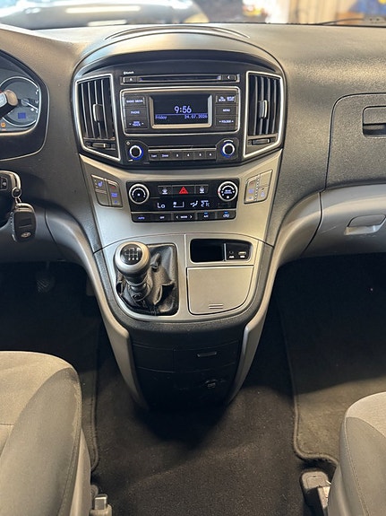 Hyundai H-1 15 of 21