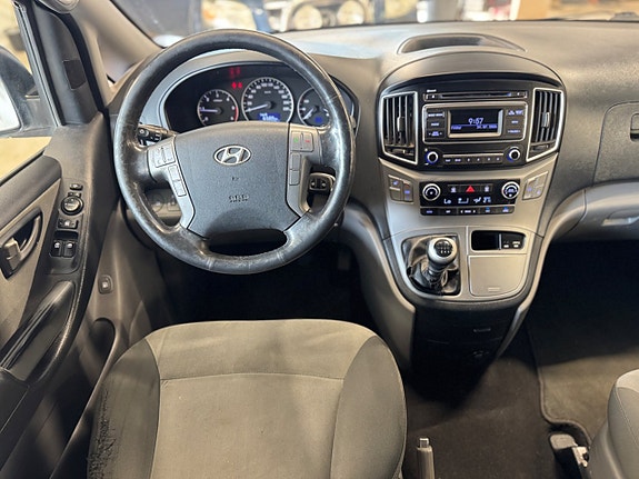 Hyundai H-1 16 of 21