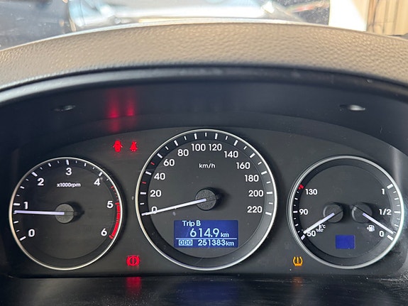Hyundai H-1 18 of 21