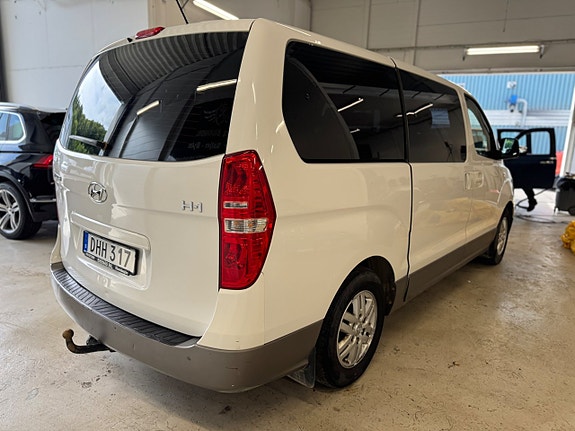 Hyundai H-1 8 of 21