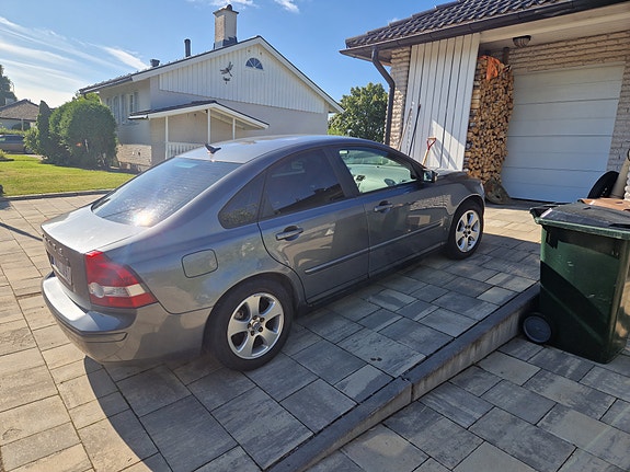 Volvo S40 2 of 5