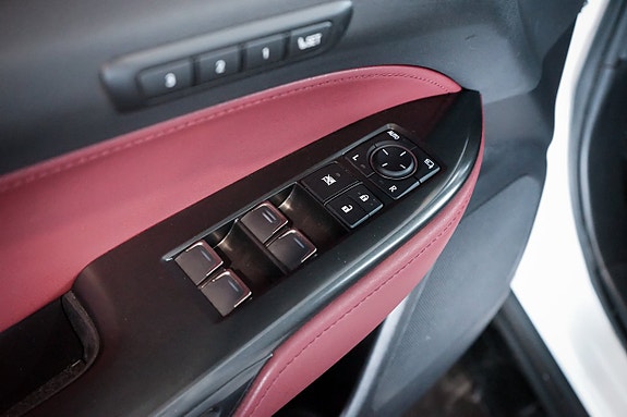 Lexus NX350h 28 of 30