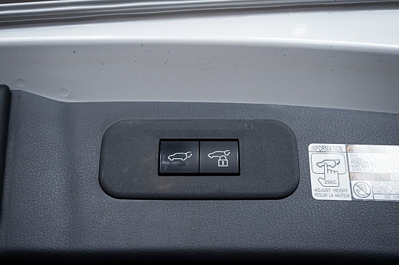 Lexus NX350h 10 of 30