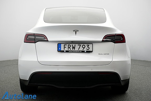 Tesla Model Y 14 of 30