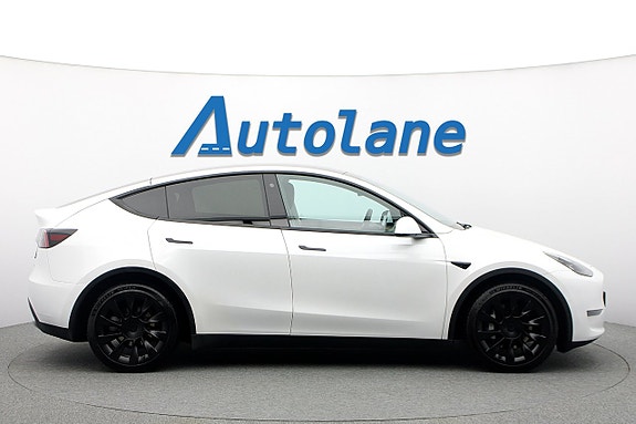 Tesla Model Y 9 of 30