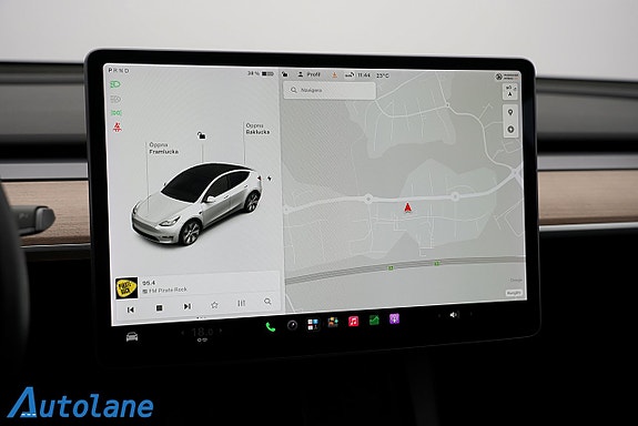 Tesla Model Y 26 of 30