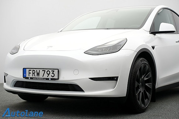 Tesla Model Y 11 of 30