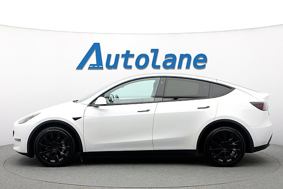 Tesla Model Y 5 of 30