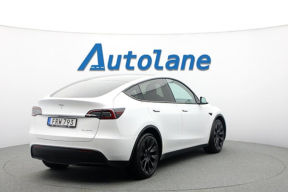 Tesla Model Y 8 of 30