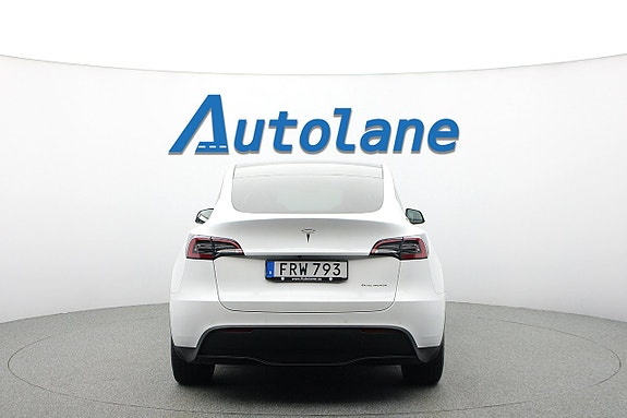 Tesla Model Y 7 of 30