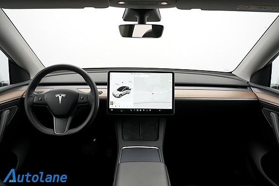 Tesla Model Y 23 of 30