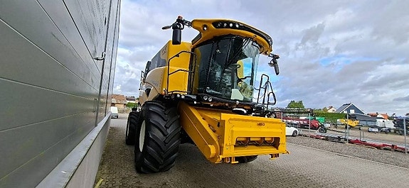 New Holland CX8.70 FS 2 of 18