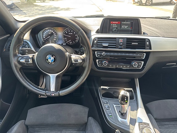 BMW 118i 10 of 12