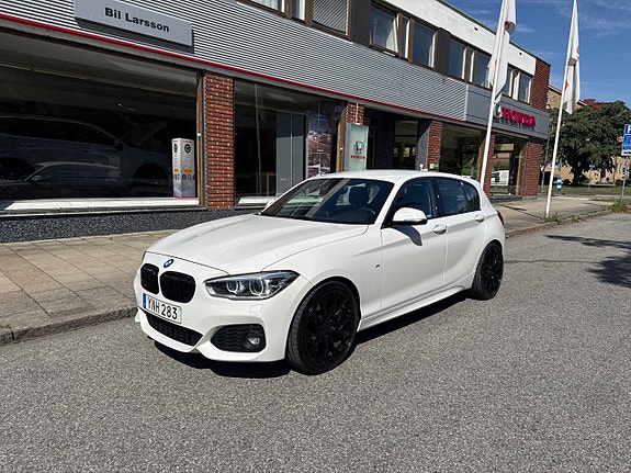 BMW 118i 2 of 12