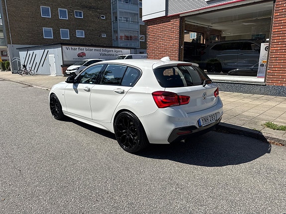 BMW 118i 4 of 12