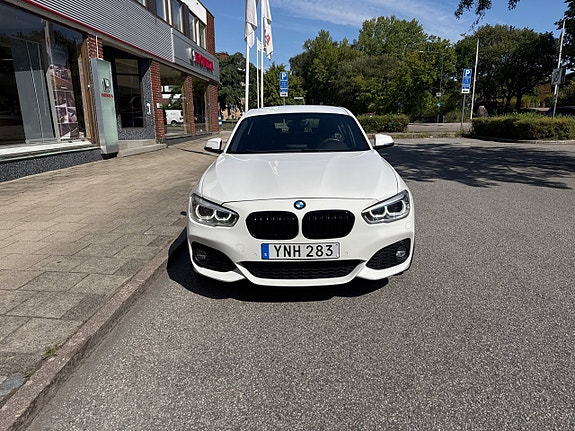 BMW 118i 3 of 12