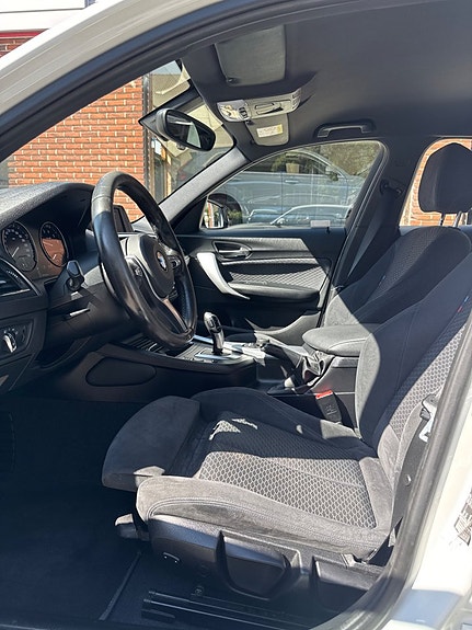 BMW 118i 8 of 12