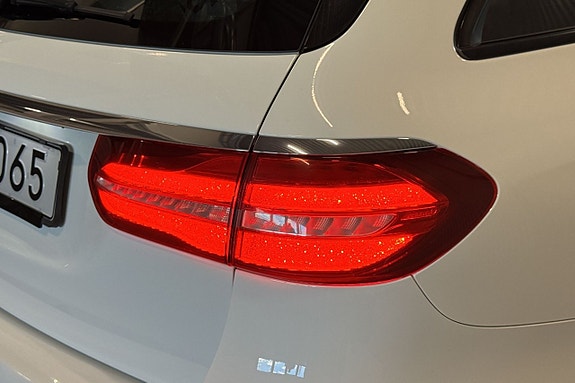 Mercedes-Benz E220 8 of 29
