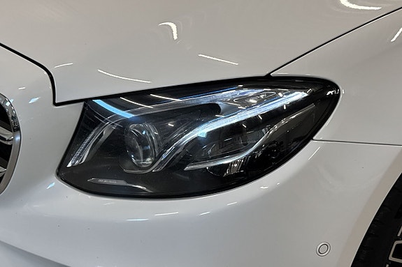 Mercedes-Benz E220 3 of 29