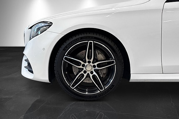 Mercedes-Benz E220 4 of 29