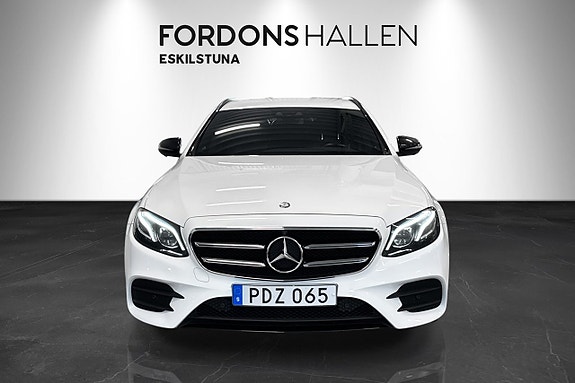 Mercedes-Benz E220 2 of 29