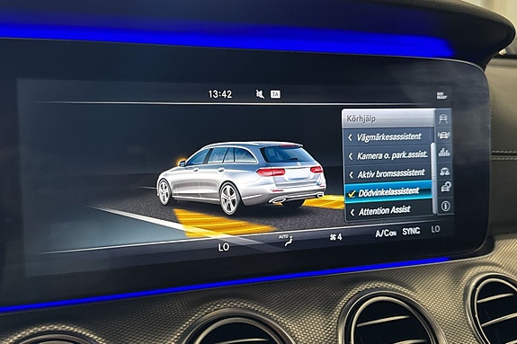 Mercedes-Benz E220 21 of 29