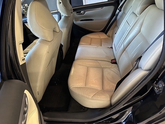 Volvo V70 17 of 21