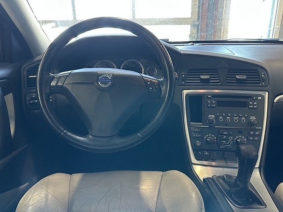 Volvo V70 8 of 21