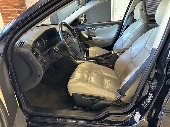 Volvo V70 14 of 21