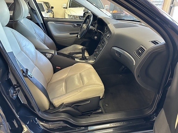 Volvo V70 15 of 21