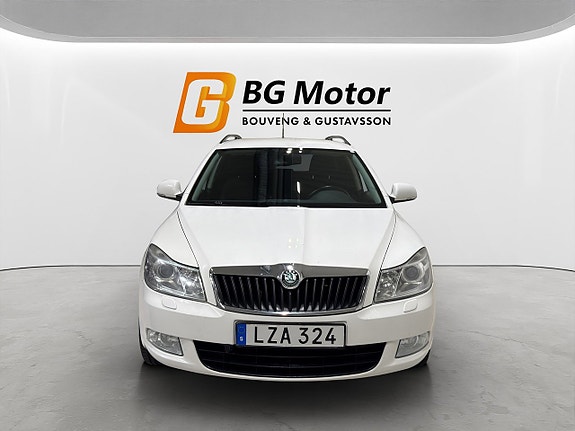 Skoda Octavia 2 of 17