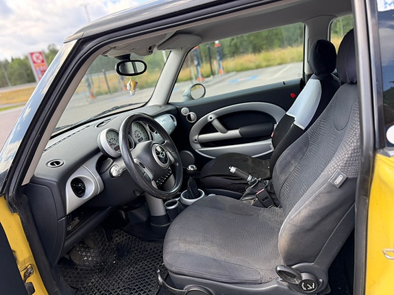 MINI Cooper 6 of 7