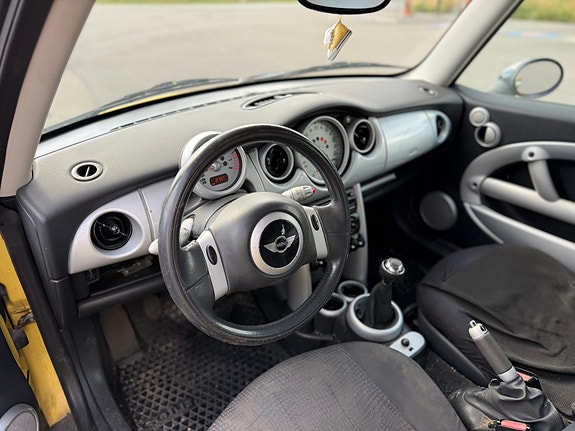 MINI Cooper 7 of 7
