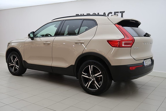 Volvo XC40 3 of 16