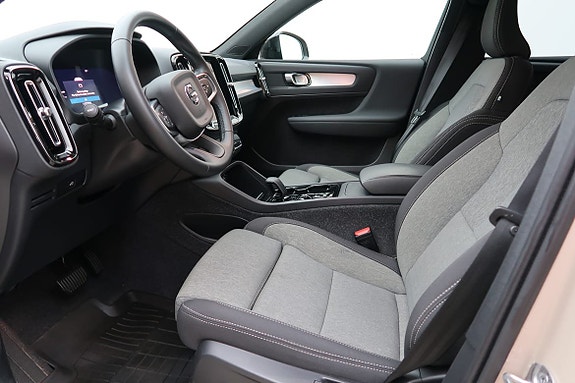 Volvo XC40 4 of 16