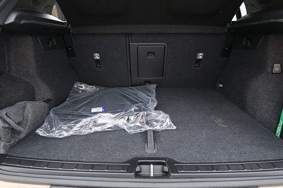 Volvo XC40 16 of 16