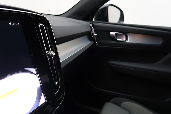 Volvo XC40 14 of 16