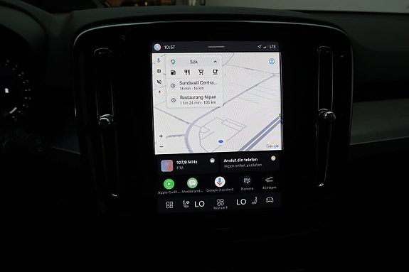 Volvo XC40 10 of 16