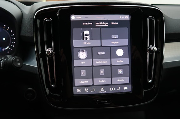 Volvo XC40 12 of 16