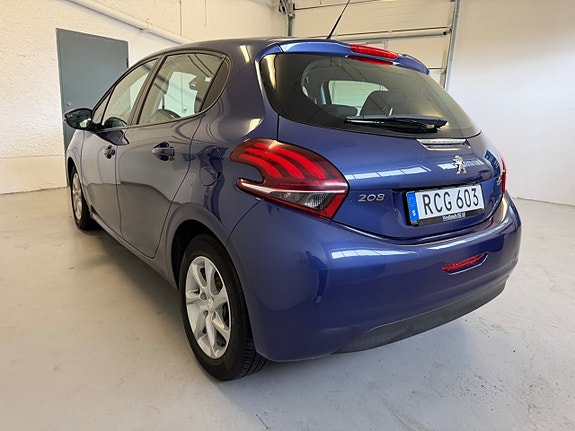 Peugeot 208 3 of 13
